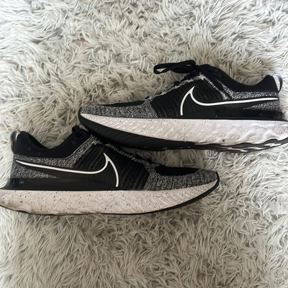 Mens nike running shoes